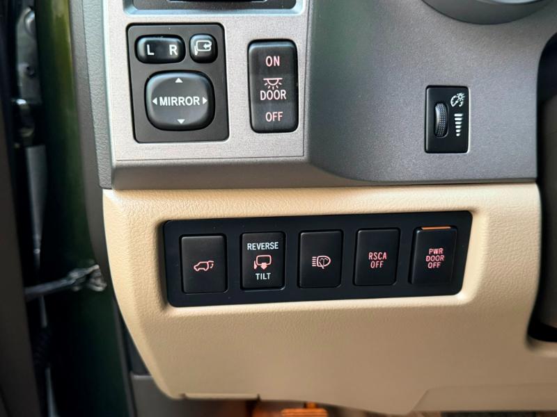 Toyota Sequoia Plantium 4WD 2010