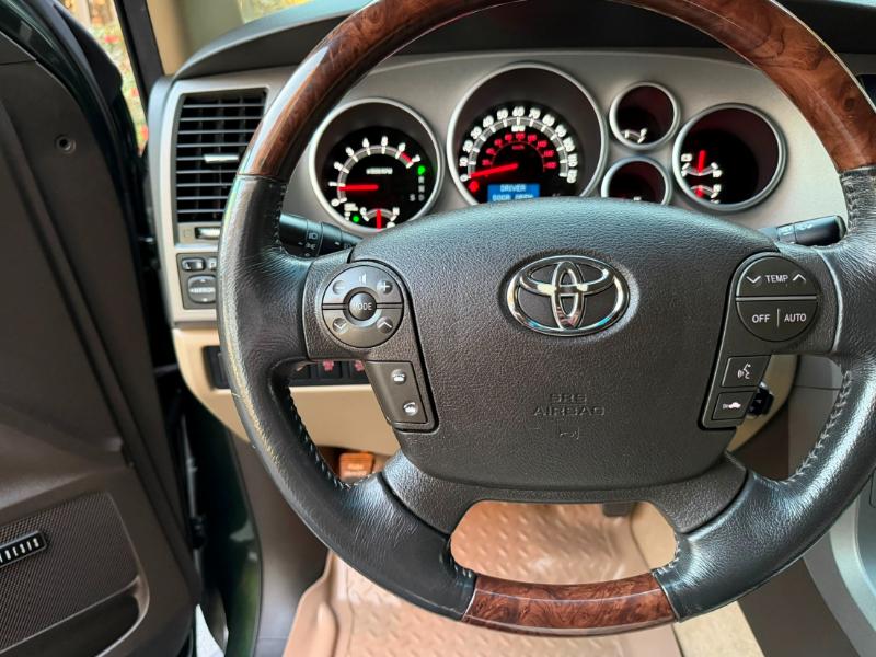 Toyota Sequoia Plantium 4WD 2010