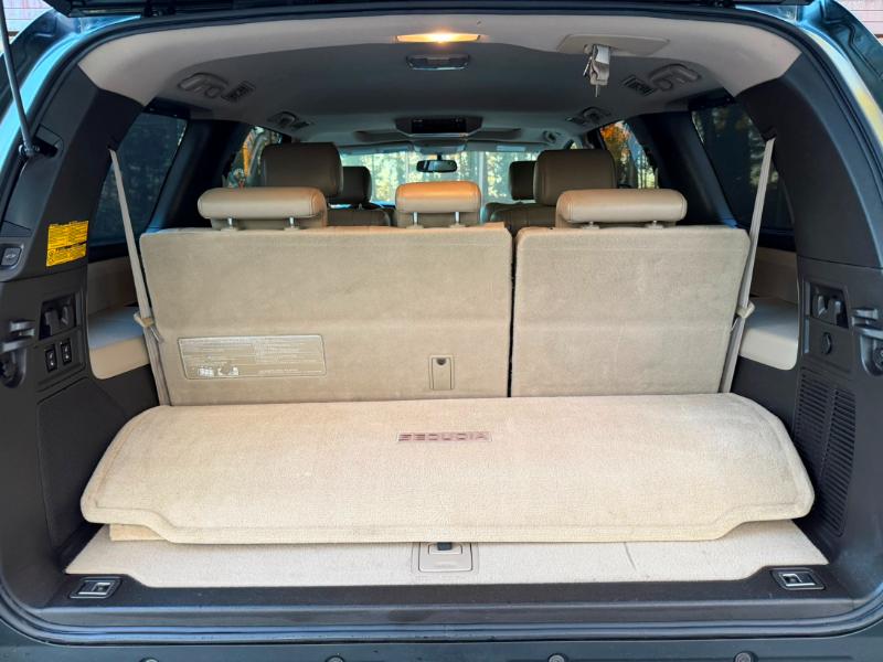 Toyota Sequoia Plantium 4WD 2010