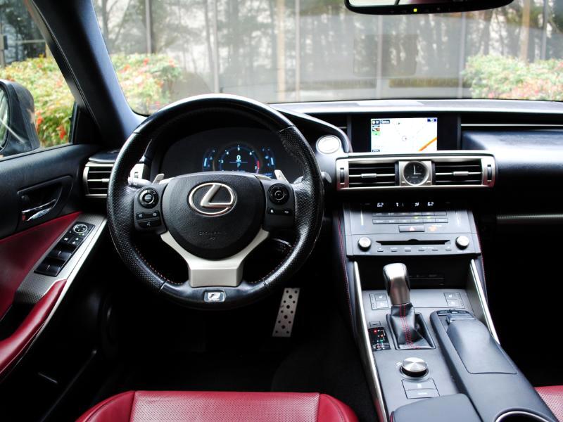 Lexus IS  2016