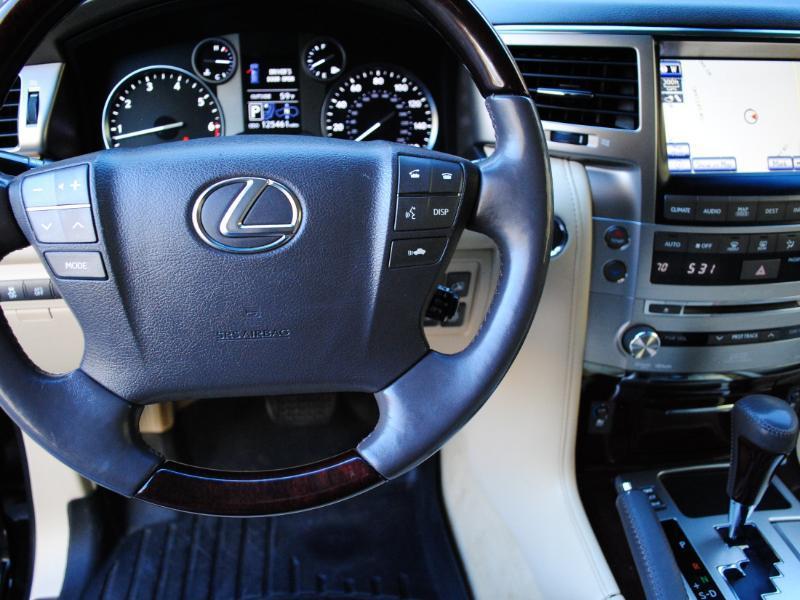 Lexus LX 570  2015