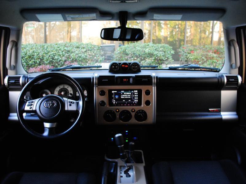 Toyota FJ Cruiser  2014