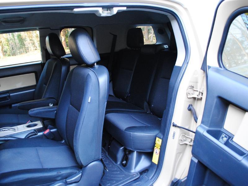 Toyota FJ Cruiser  2014