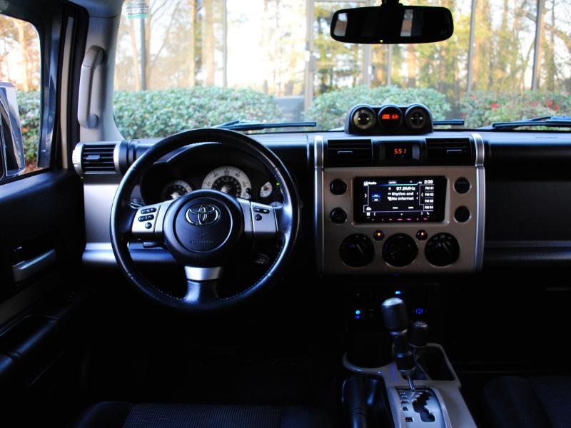 Toyota FJ Cruiser  2014