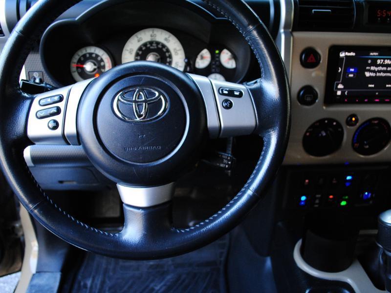 Toyota FJ Cruiser  2014