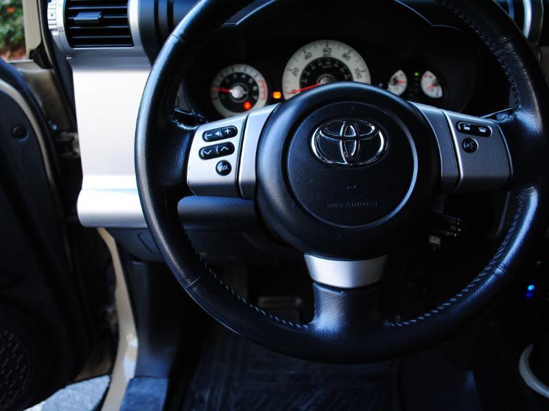 Toyota FJ Cruiser  2014