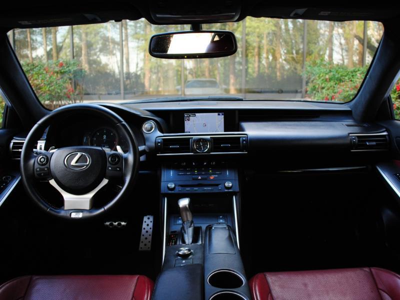 Lexus IS  2015
