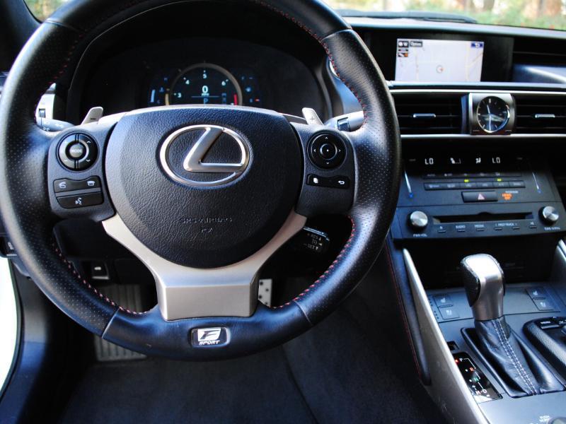 Lexus IS  2015