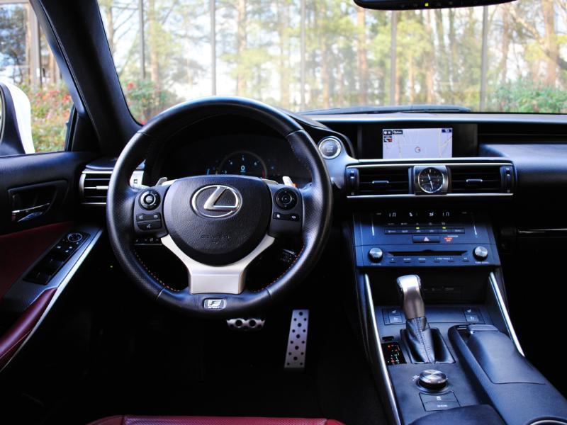 Lexus IS  2015