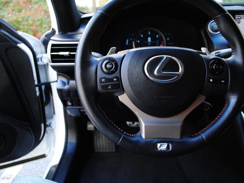 Lexus IS  2015