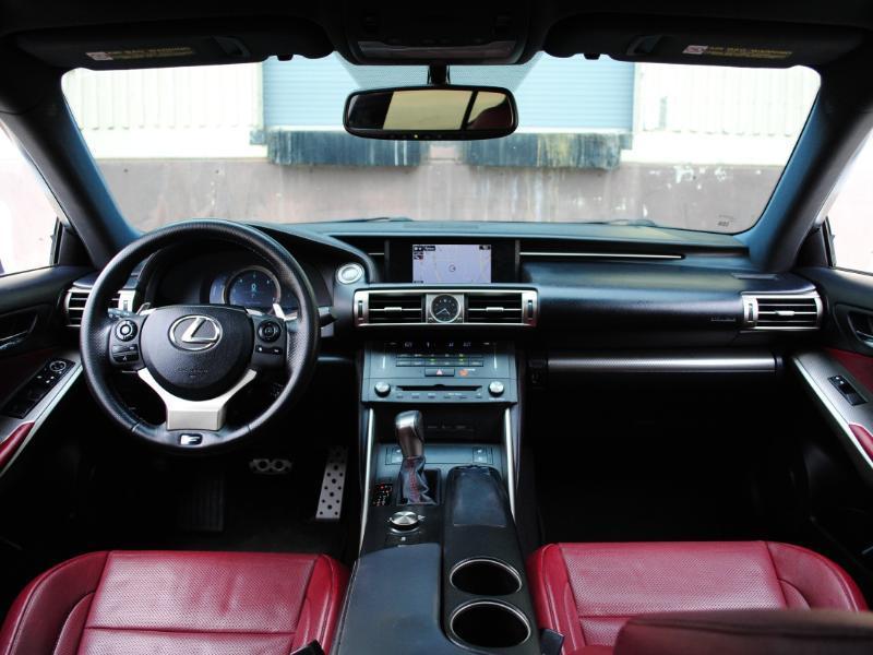 Lexus IS  2015