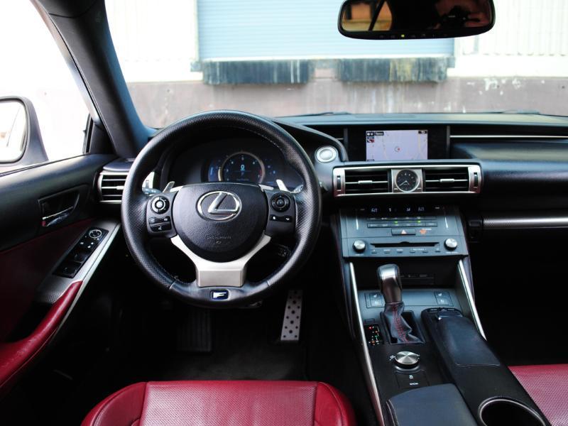 Lexus IS  2015