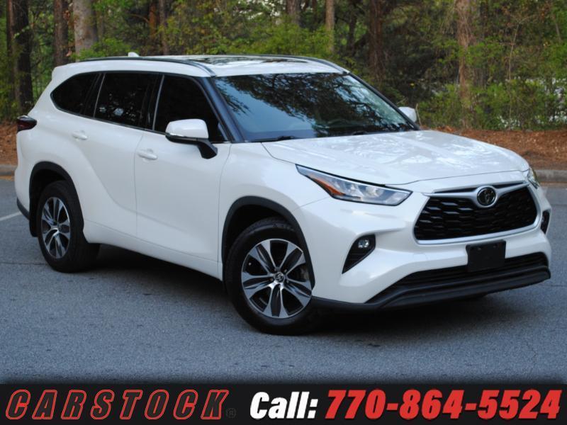 2020 Toyota Highlander XLE w/ Nav Captain Chairs