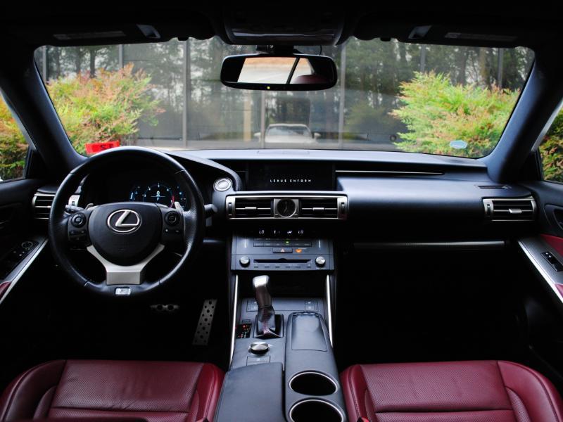 Lexus IS  2015