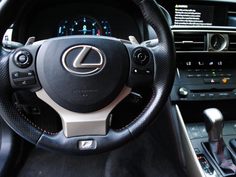 Lexus IS  2015
