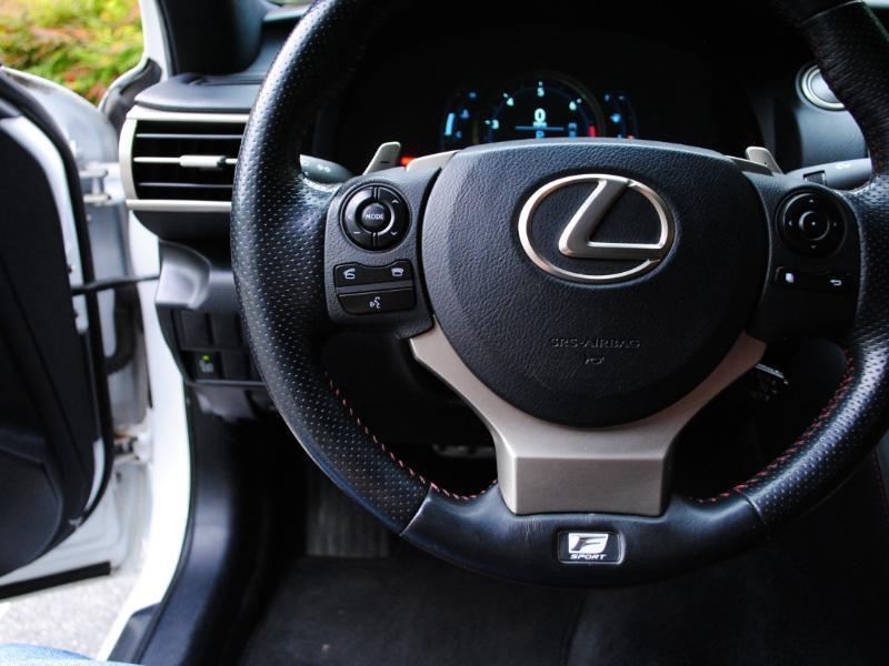 Lexus IS  2015