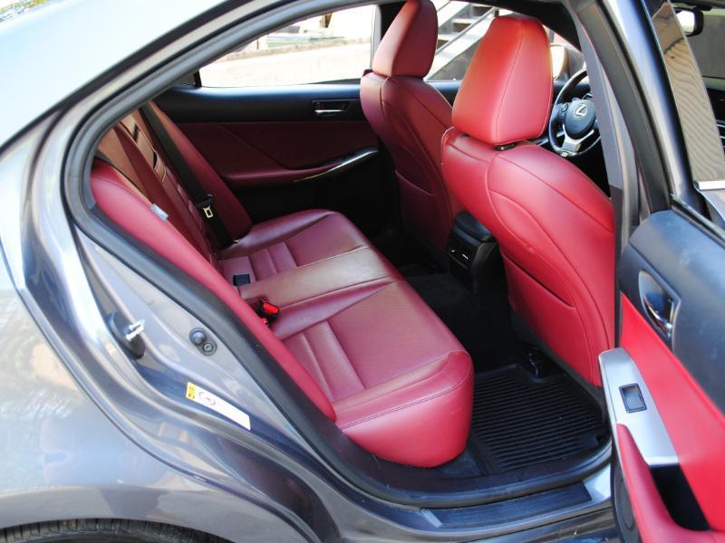 Lexus IS  2016