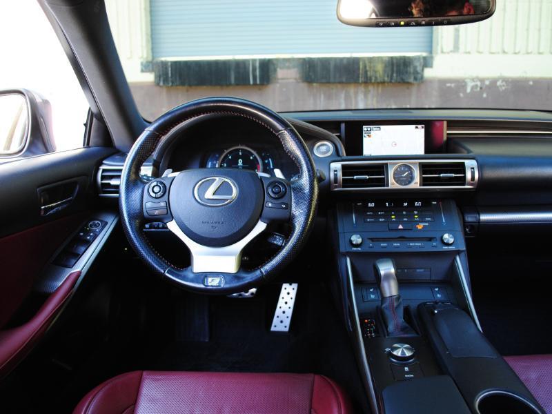Lexus IS  2016