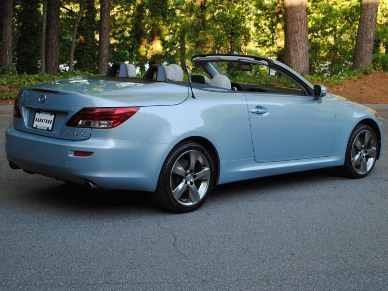Lexus IS C  2011