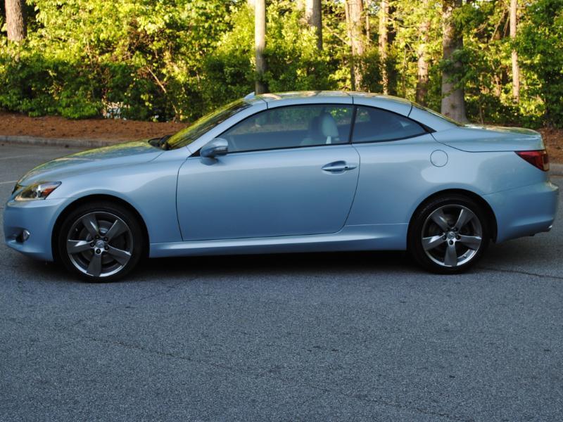 Lexus IS C  2011