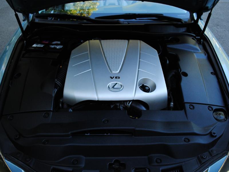 Lexus IS C  2011