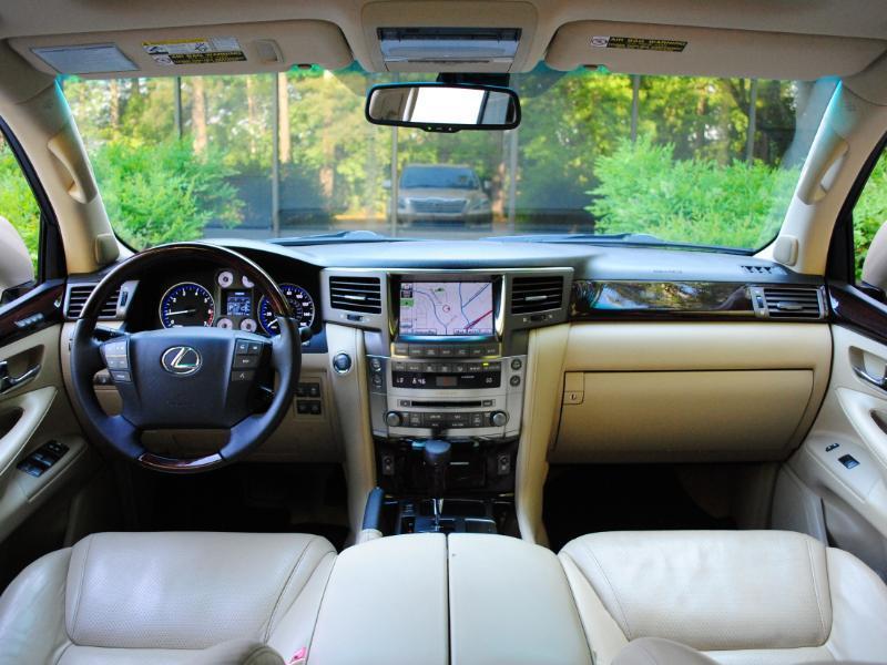 Lexus LX 570  2011