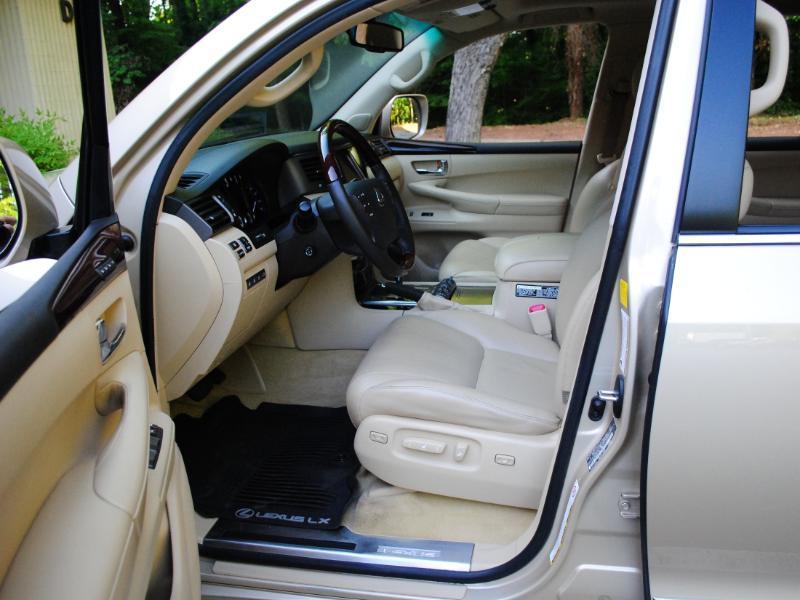 Lexus LX 570  2011