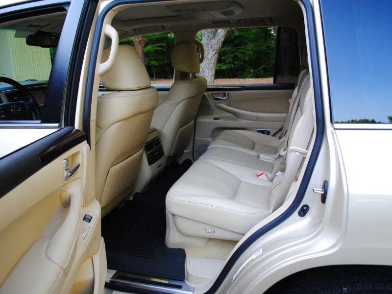 Lexus LX 570  2011