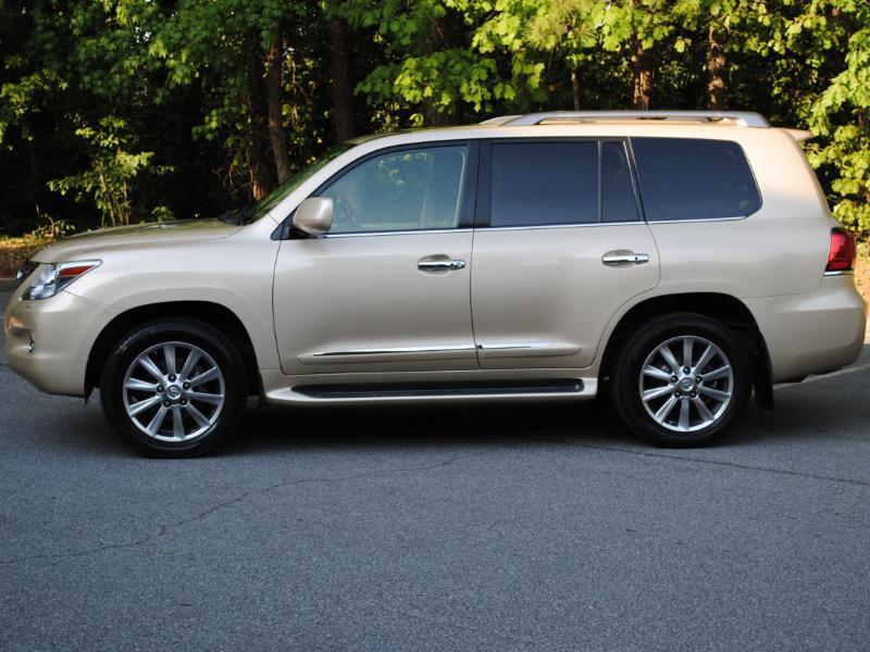 Lexus LX 570  2011