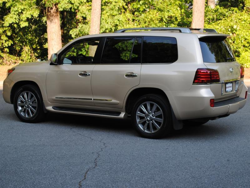 Lexus LX 570  2011