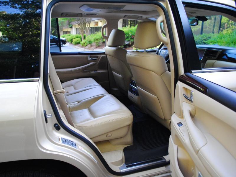 Lexus LX 570  2011