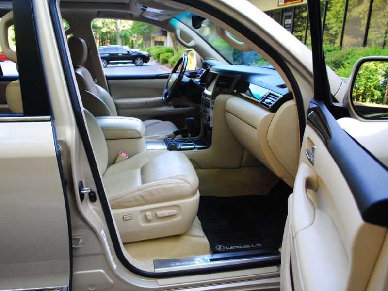 Lexus LX 570  2011