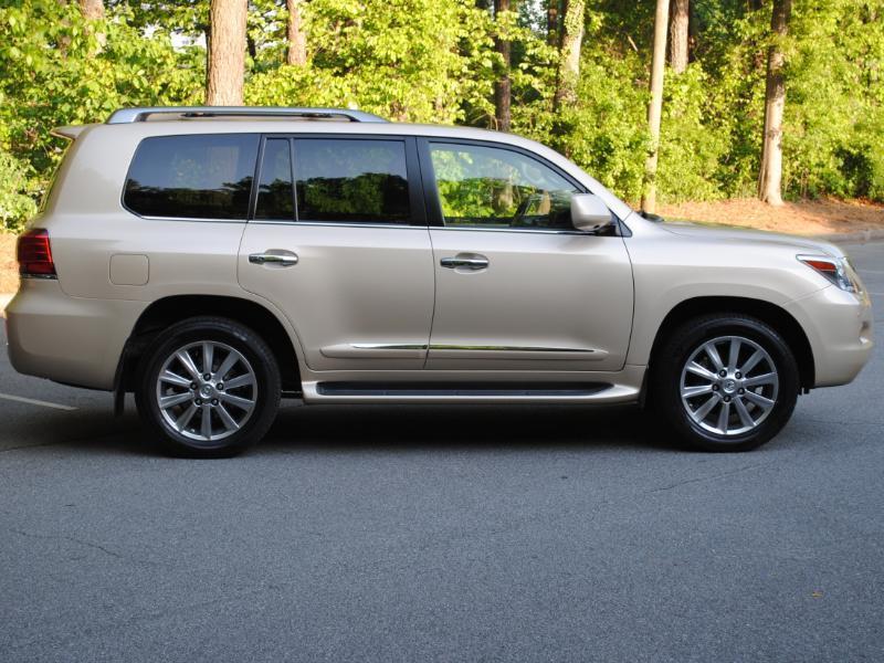 Lexus LX 570  2011