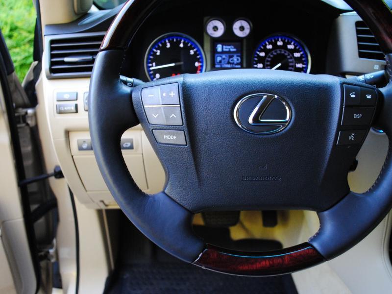 Lexus LX 570  2011