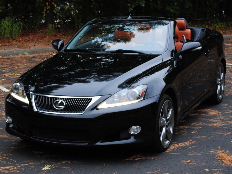 Lexus IS C  2011