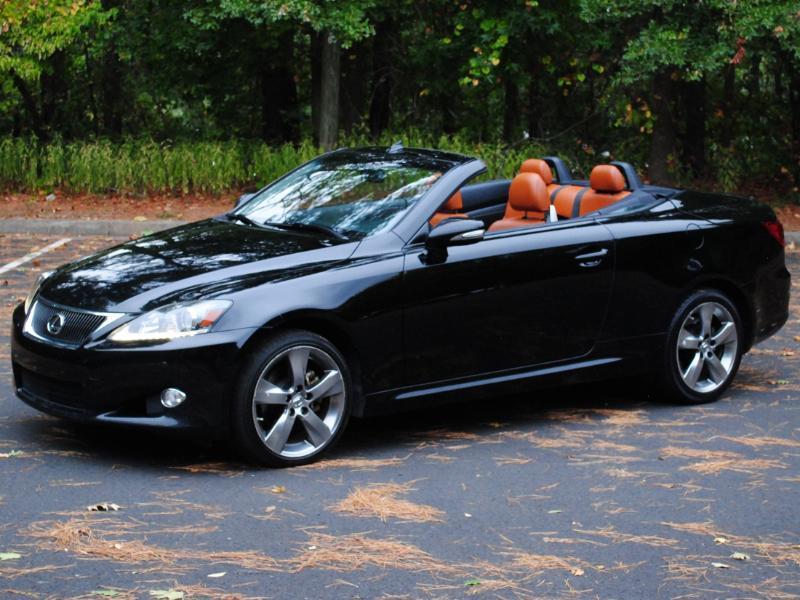 Lexus IS C  2011