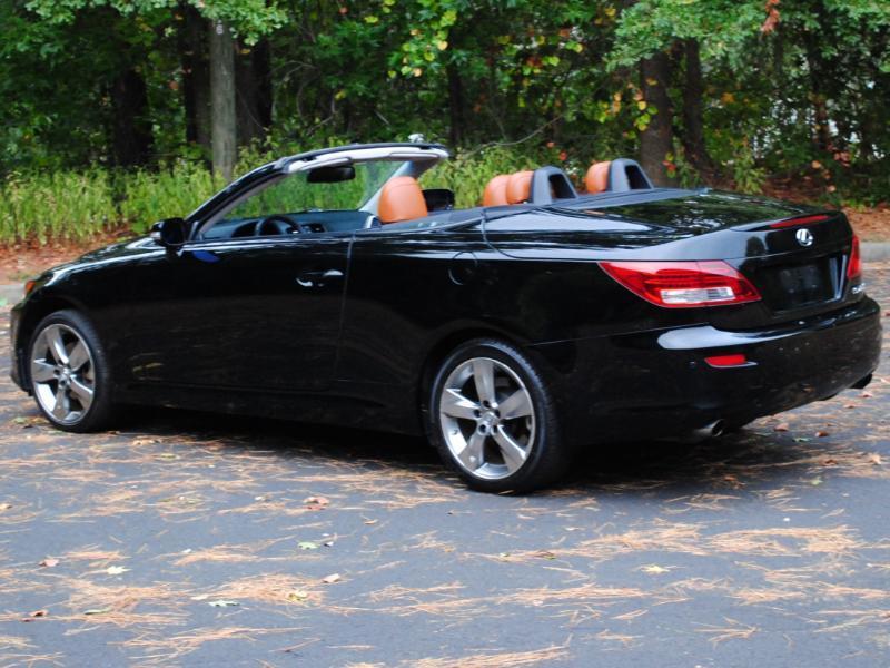 Lexus IS C  2011