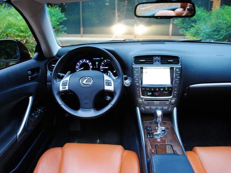 Lexus IS C  2011