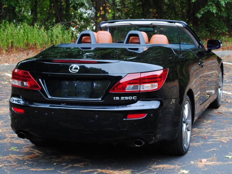 Lexus IS C  2011
