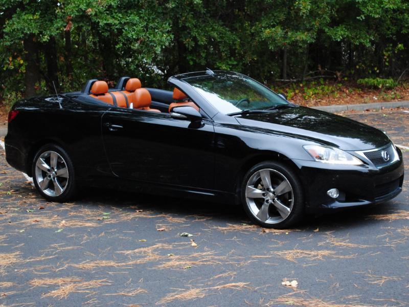 Lexus IS C  2011