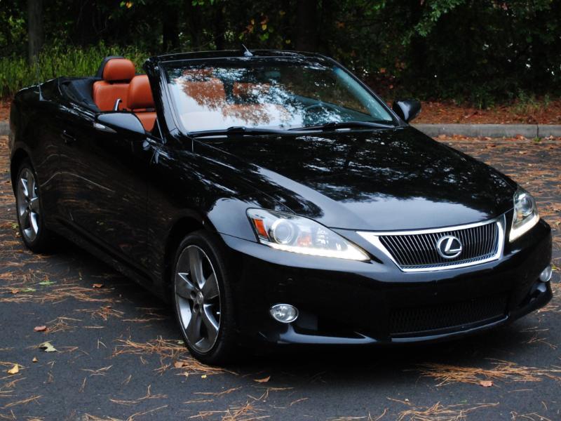 Lexus IS C  2011