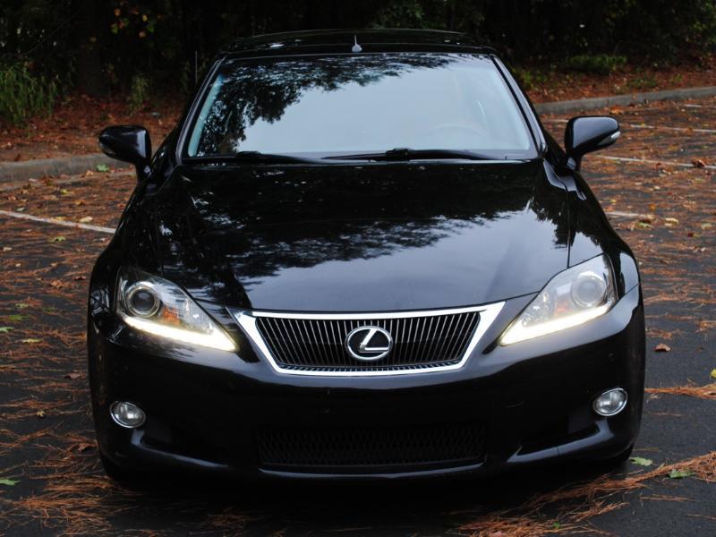 Lexus IS C  2011