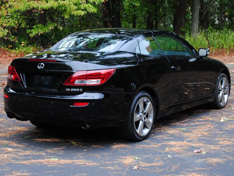 Lexus IS C  2011