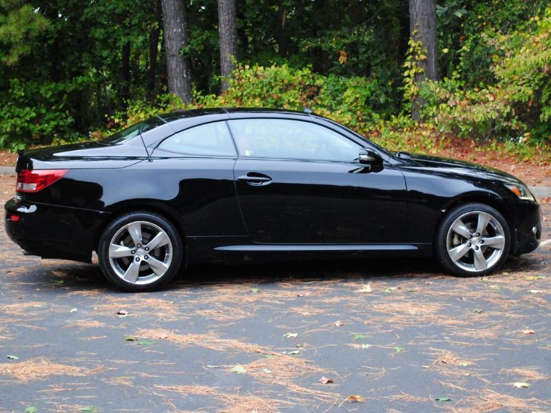 Lexus IS C  2011