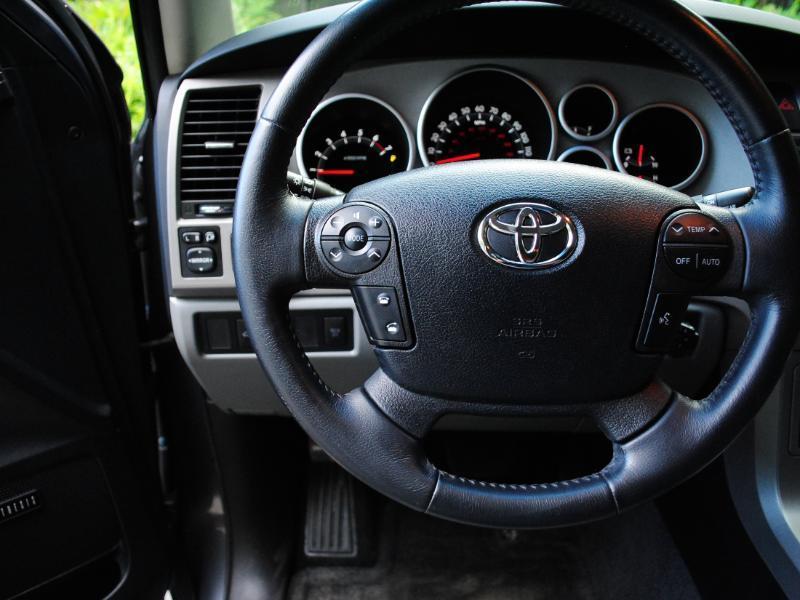 Toyota Sequoia Limited 4WD FFV 2013