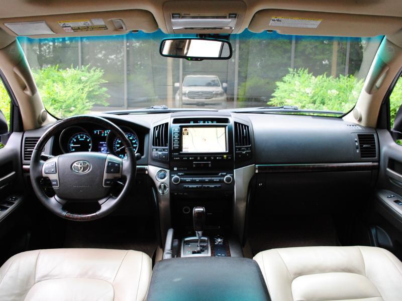 Toyota Land Cruiser 4WD 2011