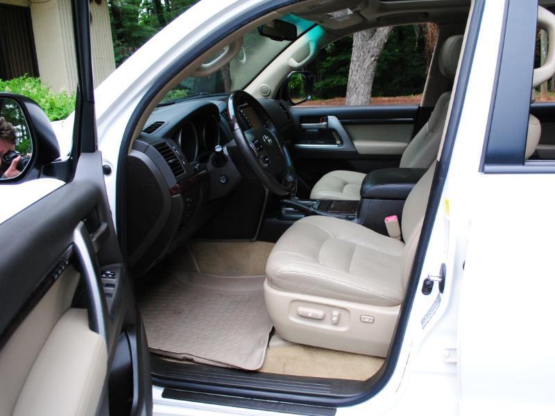 Toyota Land Cruiser 4WD 2011