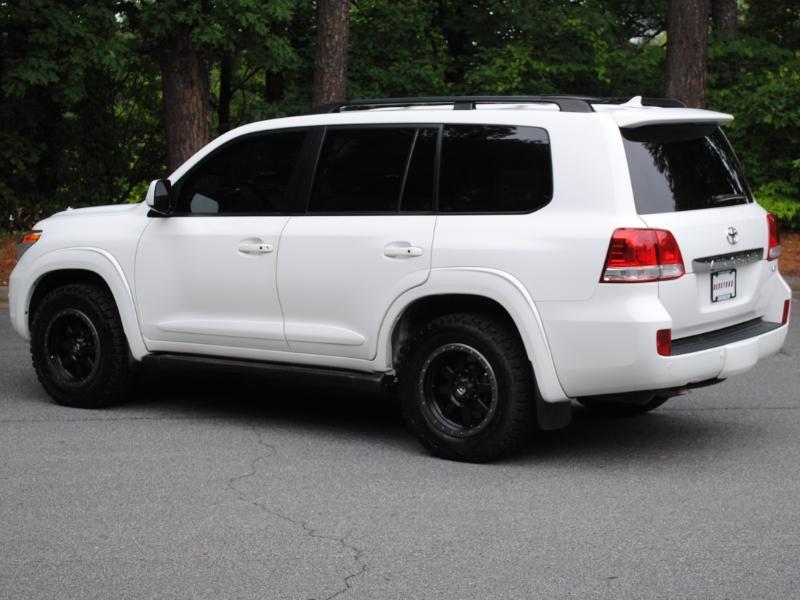 Toyota Land Cruiser 4WD 2011