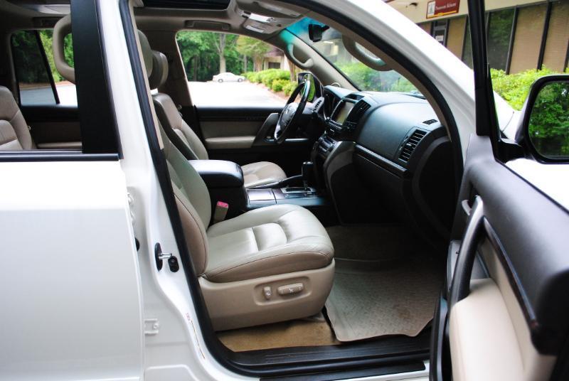 Toyota Land Cruiser 4WD 2011