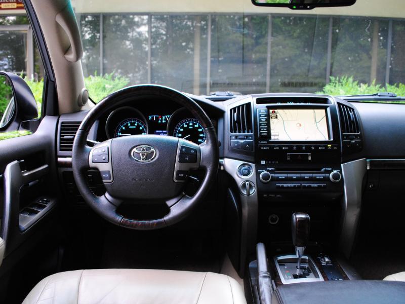 Toyota Land Cruiser 4WD 2011